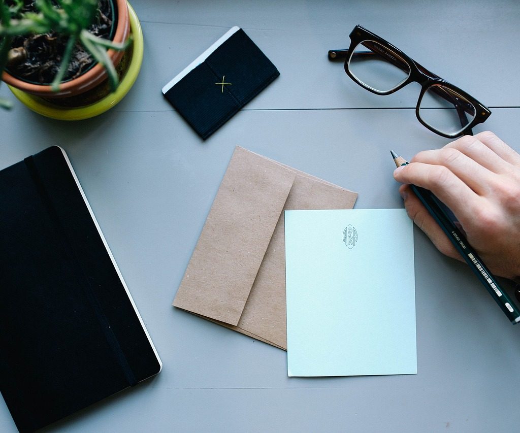 hand, man, watch-1076597.jpg